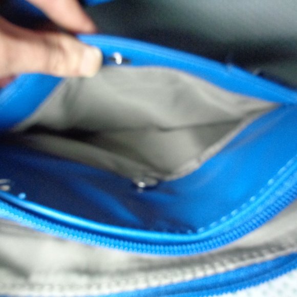 Relisted aqua Y2K purse adjustable strap front zipper details - Picture 6 of 11